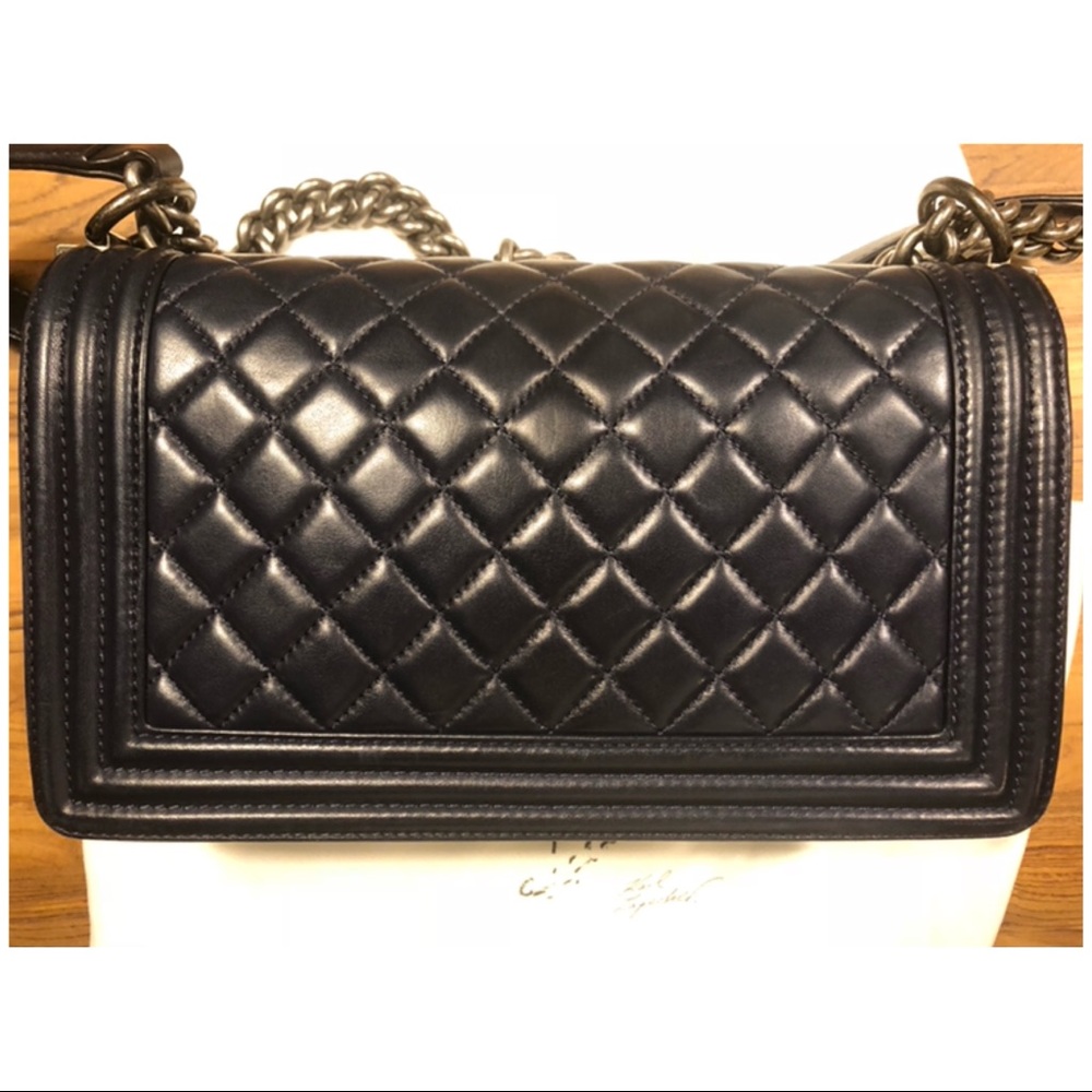 🚫SOLD🚫 Auth Chanel Medium Boy Navy Lambskin SHW - Picture 2 of 8